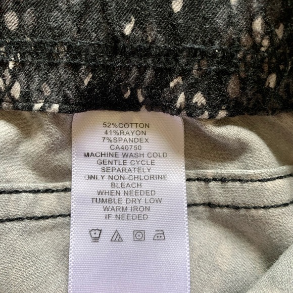 Isaac Mizrahi Ladies snake print Pant - Picture 5 of 9